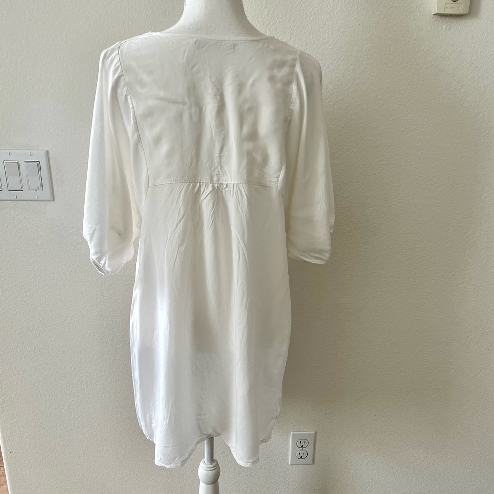 Zaful White Top with Black Logo Neck Label - Picture 5 of 10